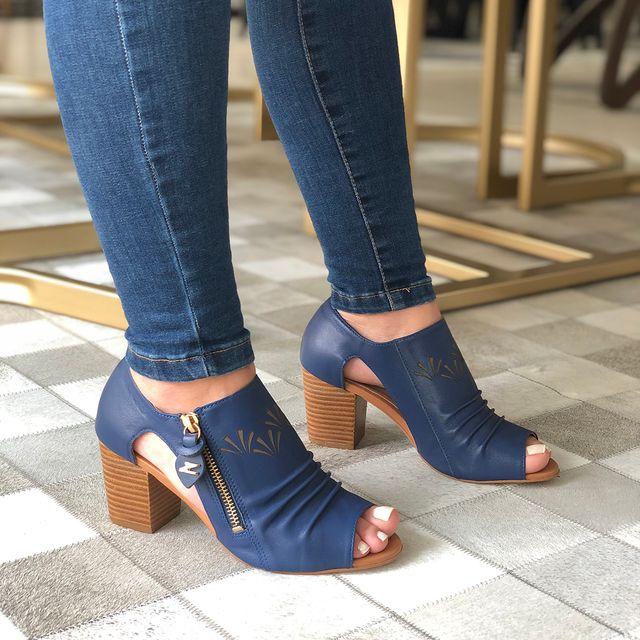 comfortable sandals for walking