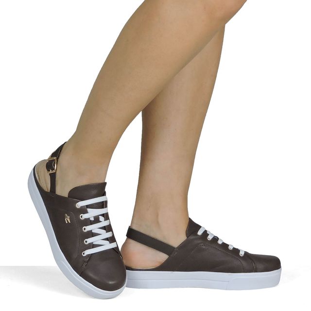 tenis slip on aberto atras